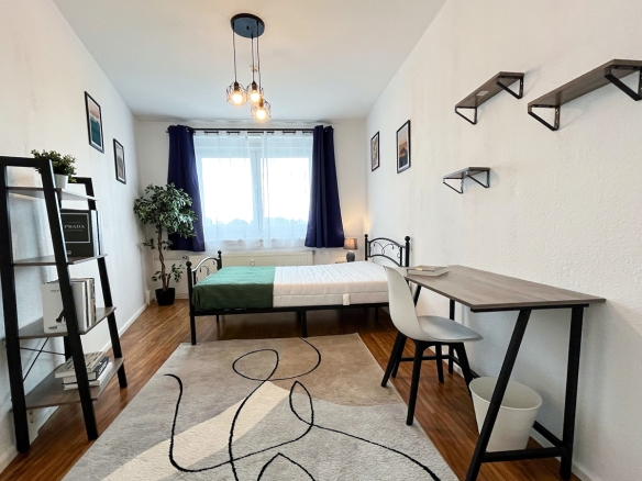 B FRANK.44.6.L.Room3 .01 |