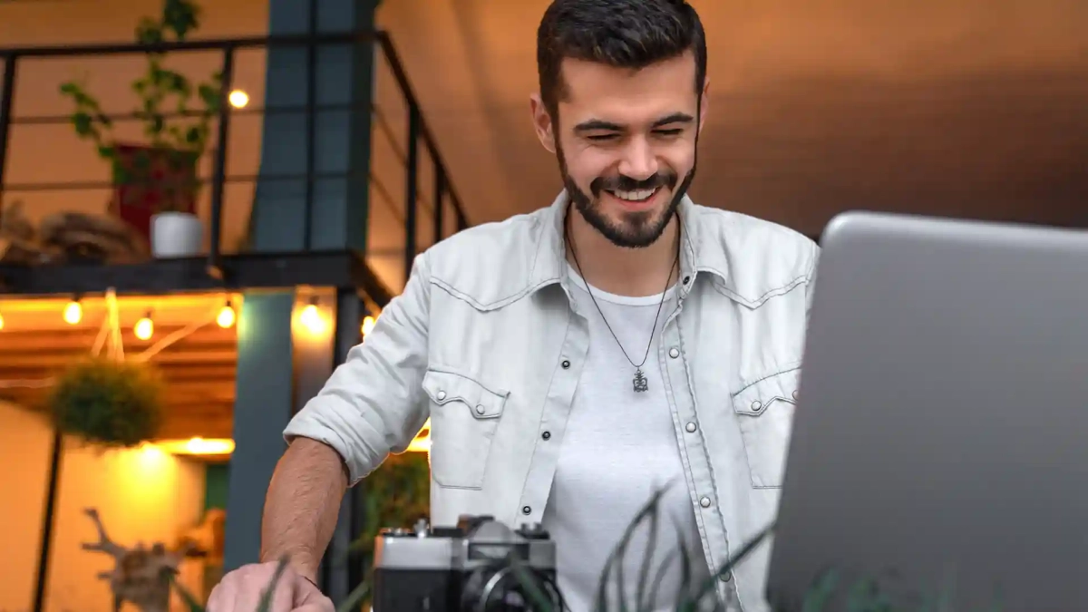 How to Find Remote Jobs in Germany for English Speakers – man working remotely on a laptop from a creative indoor workspace