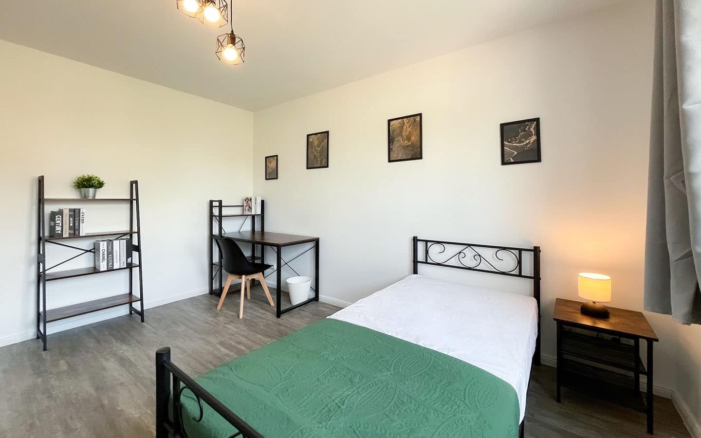 4.4.R.Room2 .02 |