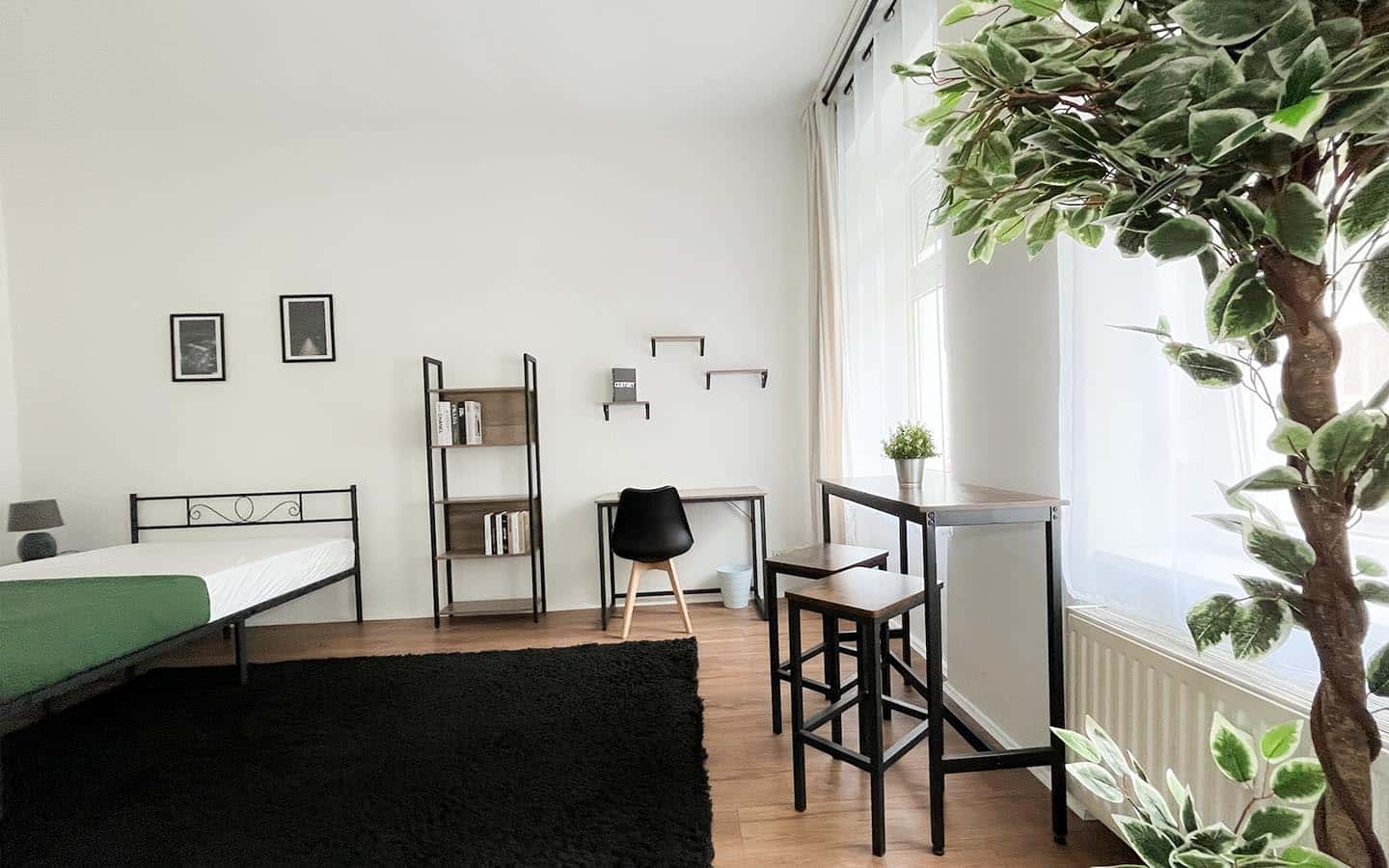 Studio for rent in Berlin near HTW Berlin, ideal for one person. All costs included, perfect for students or Tesla professionals, with free facility support.